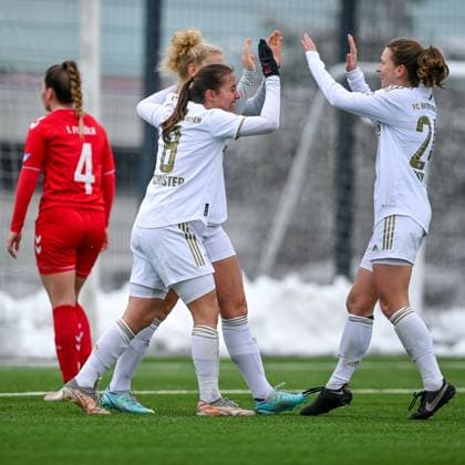v li Amelie Schuster FCB, 8 Fiona Gaißer FCB, 22 Stefanie Reischmann FCB, 24 with goal cheer, cheering, goal celebration, celebrate the goal, goal, celebration, cheering about the goal to 2 0 by Fiona Gaißer FCB, 22 , optimistic, action, action, Nina Pelzer Cologne, 4 looking disappointed, disappointment, frustration, disappointed, pessimistic, 26 02 2023, Munich Germany , Football,2 Women Bundesliga, FC Bayern München II 1 FC Köln II, DFB DFL REGULATIONS PROHIBIT ANY USE OF PHOTOGRAPHS AS IMAGE SEQUENCES AND OR QUASI VIDEO xslx