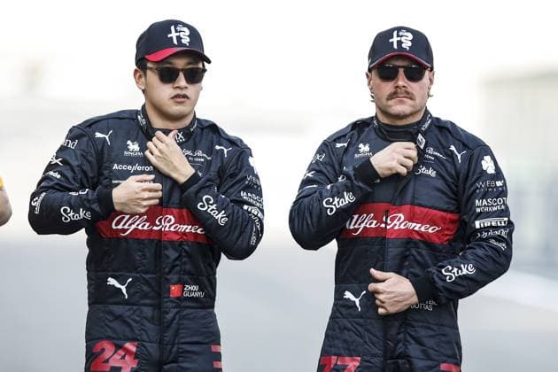 ZHOU Guanyu (chi), Alfa Romeo F1 Team Stake C43, portrait BOTTAS Valtteri (fin), Alfa Romeo F1 Team Stake C43, portrait during the Formula 1 Gulf Air Bahrain Grand Prix 2023, 1st round of the 2023 FIA Formula One World Championship, WM, Weltmeisterschaft from March 2 to 5, 2023 on the Bahrain International Circuit, in Sakhir, Bahrain - F1 - BAHRAIN GRAND PRIX 2023 - RACE DPPI Panoramic 03323001__R3_0331