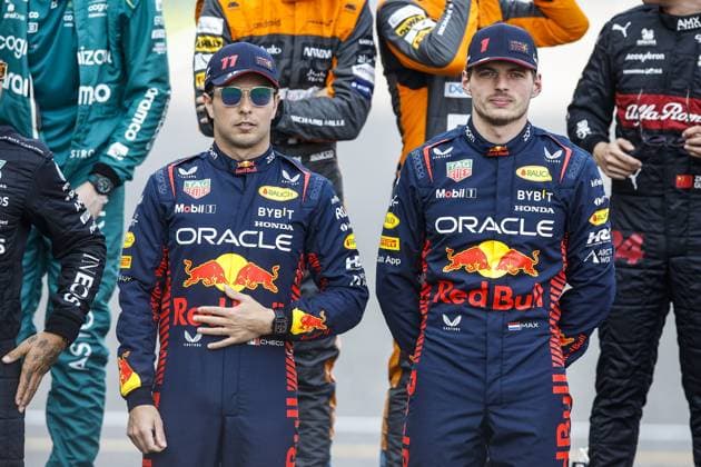 PEREZ Sergio (mex), Red Bull Racing RB19, portrait VERSTAPPEN Max (ned), Red Bull Racing RB19, portrait during the Formula 1 Gulf Air Bahrain Grand Prix 2023, 1st round of the 2023 FIA Formula One World Championship, WM, Weltmeisterschaft from March 2 to 5, 2023 on the Bahrain International Circuit, in Sakhir, Bahrain - F1 - BAHRAIN GRAND PRIX 2023 - RACE DPPI Panoramic 03323001__R3_0382