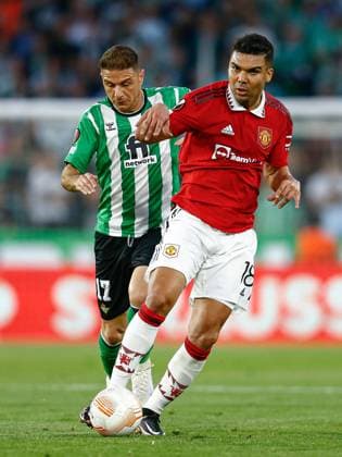 Mandatory Credit: Photo by Pressinphoto Shutterstock (13830498u) Carlos Henrique Casemiro of Manchester United, ManU and Joaquin Sanchez of Real Betis Real Betis v Manchester United, UEFA Europa League, Round of 16, 2nd leg. Football, Benito Villamarin Stadium, Sevilla, Spain - 16 March 2023 Editorial use only Real Betis v Manchester United, UEFA Europa League, Round of 16, 2nd leg. Football, Benito Villamarin Stadium, Sevilla, Spain - 16 March 2023 Editorial use only Copyright: xPressinphoto Shutterstockx 13830498u