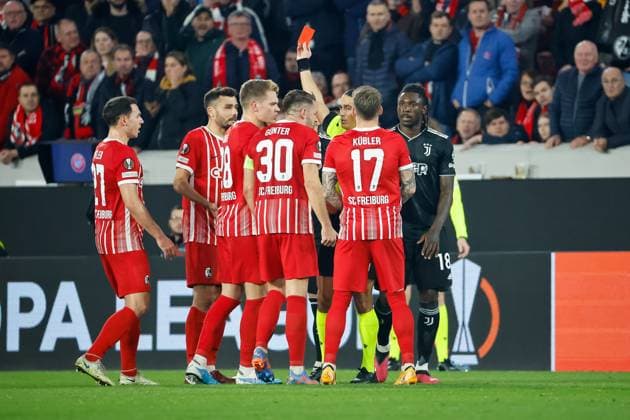 Manuel Gulde SC Freiburg, 05 gets red card from referee Serdar Goezuebueyuek , GER, SC Freiburg vs Juventus Turin, football, UEFA Europa League, round of 16, 16 03 2023 GER, SC Freiburg vs Juventus Turin, football, UEFA Europa League, round of 16, 16 03 2023 Freiburg im Breisgau, Germany Copyright: xEibner-Pressefoto GrantxHubbsx EP_GHS