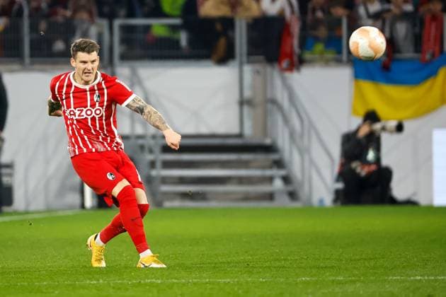 Lukas Kuebler SC Freiburg, 17 with a pass , GER, SC Freiburg vs Juventus Turin, football, UEFA Europa League, Round of 16, 16 03 2023 GER, SC Freiburg vs Juventus Turin, football, UEFA Europa League, Round of 16, 16 03 2023 Freiburg im Breisgau, Germany Copyright: xEibner-Pressefoto GrantxHubbsx EP_GHS