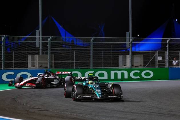 14 ALONSO Fernando (spa), Aston Martin F1 Team AMR23, 27 HULKENBERG Nico (ger), Haas F1 Team VF-23 Ferrari, action during the Formula 1 STC Saudi Arabian Grand Prix 2023, 2nd round of the 2023 Formula One World Championship, WM, Weltmeisterschaft from March 17 to 19, 2023 on the Jeddah Corniche Circuit, in Jeddah, Saudi Arabia - F1 - SAUDI ARABIAN GRAND PRIX 2023 DPPI Panoramic 20230318_G0OD9182