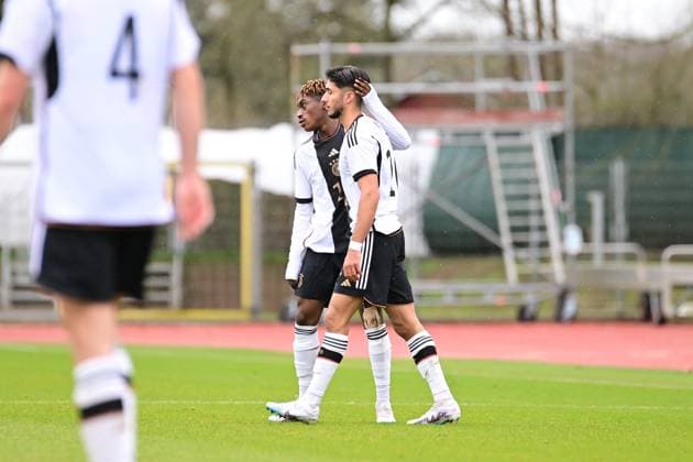 Soccer I U 19 Juniors I Season 2022 2023 I European Championship Qualification I Germany U 19 Italy U 19 I 22 03 2023 Looks disappointed, saddened, depressed, frustrated, dejected, offended, dejected, dissatisfied, disillusioned, bad-tempered Justin Diehl 18, Germany U 19 with Muhammed Damar 10, Germany U 19 Bremen Weserstadion Place 11 Bremen Germany Copyright: xLobeca FelixxSchlikisx