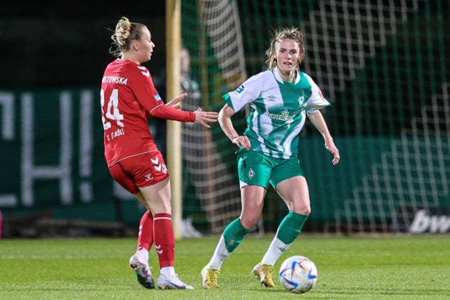 f l Weronika Zawistowska 1 FC Köln, 24 and Reena Wichmann SV Werder Bremen, 6 in duel, duel, dynamic, action, game scene, THE DFB DIRECTIVES PROHIBIT ANY USE OF PHOTOGRAPHS AS IMAGE SEQUENCES AND OR QUASI VIDEO , 24 03 2023, Bremen Germany , Football, Flyeralarm Womens Bundesliga, SV Werder Bremen 1 FC Cologne xobx