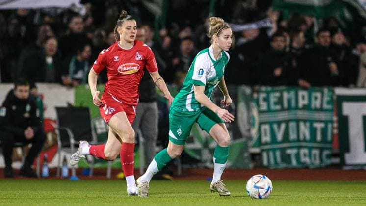 f l Selina Cerci 1 FC Köln, 29 and Saskia Matheis SV Werder Bremen, 19 in running duel, duel, duel, dynamics, action, game scene, THE DFB DIRECTIVES PROHIBIT ANY USE OF PHOTOGRAPHS AS IMAGE SEQUENCES AND OR QUASI VIDEO , 24 03 2023, Bremen Germany , Football, Flyeralarm Frauen Bundesliga, SV Werder Bremen 1 FC Köln xobx