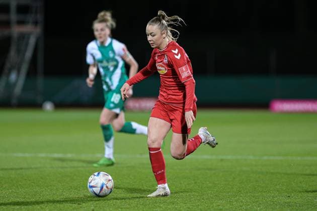 v li Weronika Zawistowska 1 FC Köln, 24 on the ball, single image, full body, action, action, game scene, THE DFB DIRECTIVES PROHIBIT ANY USE OF PHOTOGRAPHS AS IMAGE SEQUENCES AND OR QUASI VIDEO , 24 03 2023, Bremen Germany , Football, Flyeralarm Womens Bundesliga, SV Werder Bremen 1 FC Köln xobx