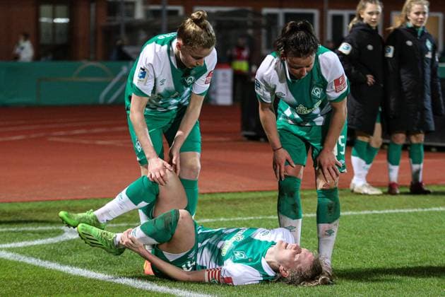 f l Michelle Ulbrich SV Werder Bremen, 5 and Jasmin Sehan SV Werder Bremen, 15 take care of Lina Hausicke SV Werder Bremen, 18 lies injured on the ground, injury, pain, pain-distorted face, THE DFB DIRECTIVES PROHIBIT ANY USE OF PHOTOGRAPHS AS IMAGE SEQUENCES AND OR QUASI VIDEO , 24 03 2023, Bremen Germany , Football, Flyeralarm Womens Bundesliga, SV Werder Bremen 1 FC Köln xobx