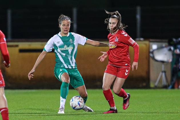 f l Hanna Nemeth SV Werder Bremen, 23 and Alena Bienz 1 FC Köln, 11 in duel, duel, dynamic, action, game scene, THE DFB DIRECTIVES PROHIBIT ANY USE OF PHOTOGRAPHS AS IMAGE SEQUENCES AND OR QUASI VIDEO , 24 03 2023, Bremen Germany , Football, Flyeralarm Frauen Bundesliga, SV Werder Bremen 1 FC Köln xobx