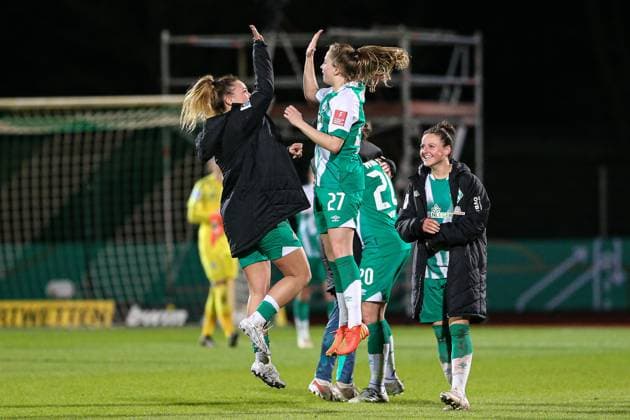f l Maja Sternad SV Werder Bremen, 11 , Nina Lührßen SV Werder Bremen, 27 and Jasmin Sehan SV Werder Bremen, 15 with jubilation about the victory, joy about the won game , THE DFB DIRECTIVES PROHIBIT ANY USE OF PHOTOGRAPHS AS IMAGE SEQUENCES AND OR QUASI VIDEO , 24 03 2023, Bremen Germany , Football, Flyeralarm Frauen Bundesliga, SV Werder Bremen 1 FC Köln xobx
