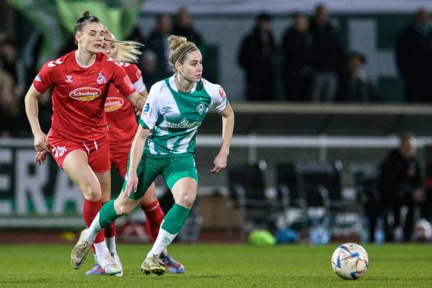 f l Selina Cerci 1 FC Köln, 29 and Saskia Matheis SV Werder Bremen, 19 in duel, duel, dynamics, action, game scene, THE DFB DIRECTIVES PROHIBIT ANY USE OF PHOTOGRAPHS AS IMAGE SEQUENCES AND OR QUASI VIDEO , 24 03 2023, Bremen Germany , Football, Flyeralarm Frauen Bundesliga, SV Werder Bremen 1 FC Köln xobx