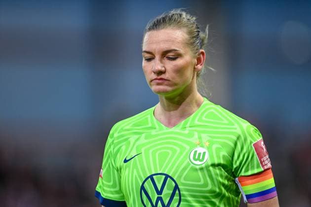 Alexandra Popp Alex Popp, Wolfsburg, 11 looking disappointed, disappointment, frustration, disappointed, pessimistic, single image, action, portrait, portrait, 25 03 2023, Munich Germany , Football, Flyeralarm Frauen Bundesliga, FC Bayern München VfL Wolfsburg, DFB DFL REGULATIONS PROHIBIT ANY USE OF PHOTOGRAPHS AS IMAGE SEQUENCES AND OR QUASI VIDEO xslx
