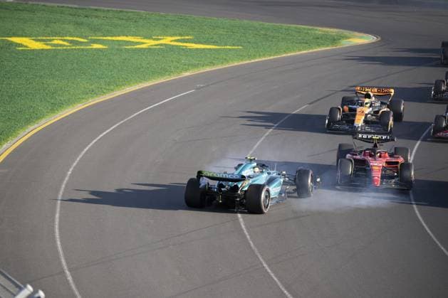 14 ALONSO Fernando (spa), Aston Martin F1 Team AMR23, action 55 SAINZ Carlos (spa), Scuderia Ferrari SF-23, action during the Formula 1 Rolex Australian Grand Prix 2023, 3rd round of the 2023 Formula One World Championship, WM, Weltmeisterschaft from March 31 to April 2, 2023 on the Albert Park Circuit, in Melbourne, Australia - F1 - AUSTRALIAN GRAND PRIX 2023 - RACE DPPI Panoramic 00122007_020423-AUS-4096-PVE_1