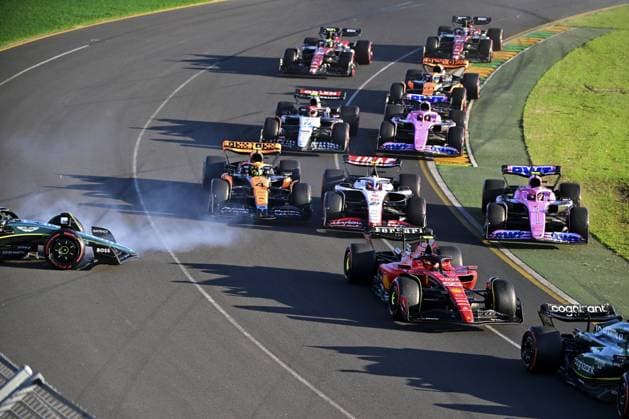 55 SAINZ Carlos (spa), Scuderia Ferrari SF-23, action 27 HULKENBERG Nico (ger), Haas F1 Team VF-23 Ferrari, action 10 GASLY Pierre (fra), Alpine F1 Team A523, action 04 NORRIS Lando (gbr), McLaren F1 Team MCL60, action start of the race, depart, during the Formula 1 Rolex Australian Grand Prix 2023, 3rd round of the 2023 Formula One World Championship, WM, Weltmeisterschaft from March 31 to April 2, 2023 on the Albert Park Circuit, in Melbourne, Australia - F1 - AUSTRALIAN GRAND PRIX 2023 - RACE DPPI Panoramic 00122007_020423-AUS-4101-PVE