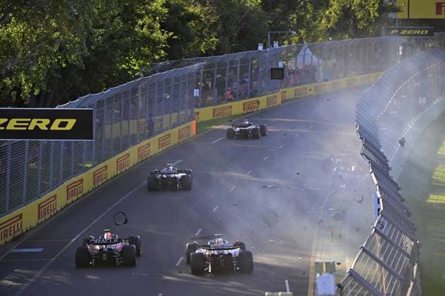 10 GASLY Pierre (fra), Alpine F1 Team A523, action 31 OCON Esteban (fra), Alpine F1 Team A523, action 11 PEREZ Sergio (mex), Red Bull Racing RB19, action 77 BOTTAS Valtteri (fin), Alfa Romeo F1 Team Stake C43, action during the Formula 1 Rolex Australian Grand Prix 2023, 3rd round of the 2023 Formula One World Championship, WM, Weltmeisterschaft from March 31 to April 2, 2023 on the Albert Park Circuit, in Melbourne, Australia - F1 - AUSTRALIAN GRAND PRIX 2023 - RACE DPPI Panoramic 00122007_020423-AUS-4117-PVE