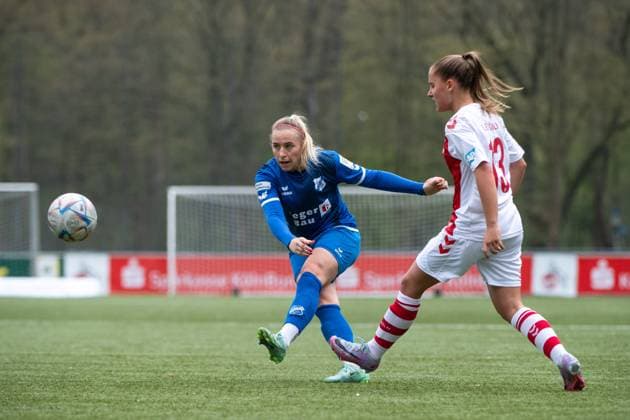 Cindy Koenig (SC Sand, 11) im Zweikampf mit Lilith Schmidt (1. FC Koeln U20), GER, 1. FC Koeln U20 vs. SC Sand, Fussball Frauen 2. Bundesliga, 19. Spieltag, Spielzeit 2022 2023, 02.04.2023 GER, 1. FC Koeln U20 vs. SC Sand, Fussball Frauen 2. Bundesliga, 19. Spieltag, Spielzeit 2022 2023, 02.04.2023 Koeln Copyright: xEibner Memmlerx EP_MMR