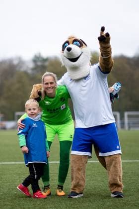 Inga Schuldt SC Sand, 31 at the fans and mascot from the fan club Die Erdmaennchen, GER, 1 FC Koeln U20 vs SC Sand, soccer women 2 Bundesliga, 19 matchday, season 2022 2023, 02 04 2023 GER, 1 FC Koeln U20 vs SC Sand, soccer women 2 Bundesliga, 19 matchday, season 2022 2023, 02 04 2023 Koeln Copyright: xEibner Memmlerx EP_MMR