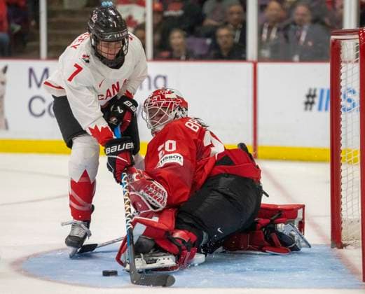 Eishockey, Frauen WM, Kanada - Schweiz April 15, 2023, BRAMPTON, ON, CANADA: Switzerland goaltender Andrea Braendli (20) makes a save on Canada forward Laura Stacey (7) during third period IIHF WomenöÄÃ s World Hockey Championship semi-final hockey action in Brampton, Ont., on Saturday April 15, 2023. Canada News - April 15, 2023 - ZUMAc35_ 20230415_zaf_c35_061 Copyright: xFrankxGunnx
