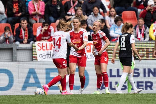 GER, 1 FFBL, 1 FC Koeln vs Eintracht Frankfurt 23 04 2023, RheinEnergieSTADION, Koeln, GER, 1 FFBL, 1 FC Koeln vs Eintracht Frankfurt in picture picture shows Weronika Zawistowska 1 FC Koeln, 24 Mandy Islacker 1 FC Koeln, 8 Selina Cerci 1 FC Koeln, 29 gestures, facial expressions, emotions, high fives nordphotoxGmbHx xChristianxSchulze nph000300