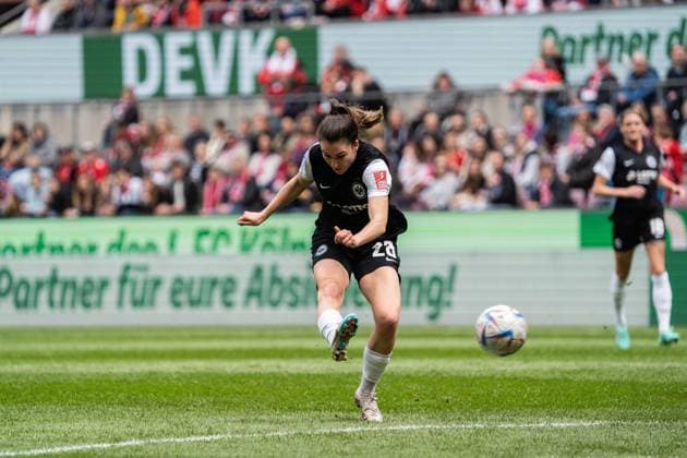 GER, 1 FFBL, 1 FC Koeln vs Eintracht Frankfurt 23 04 2023, RheinEnergieSTADION, Koeln, GER, 1 FFBL, 1 FC Koeln vs Eintracht Frankfurt in picture picture shows Barbara Dunst Eintracht Frankfurt, 28 shot on goal 1 0, goal, goal shot, finish, shot nordphotoxGmbHx xChristianxSchulze nph000300