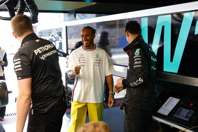 HAMILTON Lewis (gbr), Mercedes AMG F1 Team W14, portrait mechanic, mecanicien, mechanics during the Formula 1 Azerbaijan Grand Prix 2023, 4th round of the 2023 Formula One World Championship, WM, Weltmeisterschaft from April 28 to 30, 2023 on the Baku City Circuit, in Baku, Azerbaijan - F1 - AZERBAIJAN GRAND PRIX 2023 DPPI Panoramic 00122008_F12023GP04AZE_JK005404