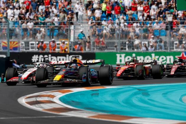 01 VERSTAPPEN Max (nld), Red Bull Racing RB19, 20 MAGNUSSEN Kevin (den), Haas F1 Team VF-23 Ferrari, action during the Formula 1 Crypto.com Miami Grand Prix 2023, 5th round of the 2023 Formula One World Championship, WM, Weltmeisterschaft from May 05 to 07, 2023 on the Miami International Autodrome, in Miami Gardens, Florida, United States of America - F1 - MIAMI GRAND PRIX 2023 - RACE DPPI Panoramic F12023GP05USA_JK021828