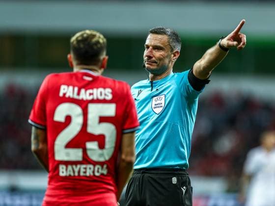 Slavko VinÄić Vincic SVN referee and Exequiel Palacios Bayer 04 Leverkusen, 25 , GER, Bayer 04 Leverkusen vs AS Rome, UEFA Europa League 2022 23, semifinal second leg, 18 05 2023, GER, Bayer 04 Leverkusen vs AS Rome, UEFA Europa League 2022 23, semifinal second leg, 18 05 2023, Photo Eibner Press Photo Gabriel Boia Leverkusen. Copyright: xGabrielxBoiax EP_EER