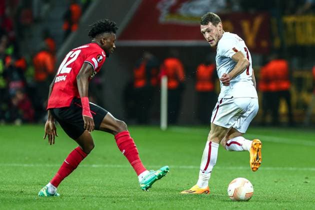 Edmond Faycial Tapsoba Bayer 04 Leverkusen, 12 in a duel against Andrea Belotti AS Roma, 11 , GER, Bayer 04 Leverkusen vs AS Roma, UEFA Europa League 2022 23, semifinal second leg, 18 05 2023, GER, Bayer 04 Leverkusen vs AS Roma, UEFA Europa League 2022 23, semifinal second leg, 18 05 2023, Photo Eibner Pressefoto Gabriel Boia Leverkusen. Copyright: xGabrielxBoiax EP_EER