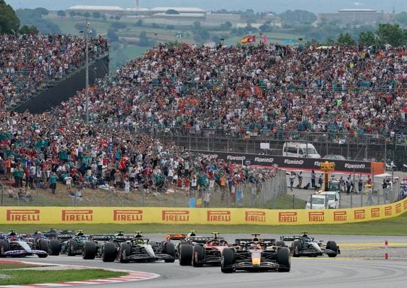 Formula 1 AWS Spanish Grand Prix 2023 04 06 2023, Circuit de Catalunya, Barcelona, Formula 1 AWS Spanish Grand Prix 2023 , in picture race start Max Verstappen NLD , Oracle Red Bull Racing, Carlos Sainz Jr ESP , Scuderia Ferrari, Lewis Hamilton GBR , Mercedes AMG Petronas Formula One Team, George Russell GBR , Mercedes AMG Petronas Formula One Team, Fernando Alonso ESP , Aston Martin Aramco Cognizant Formula One Team, Lando Norris GBR , McLaren F1 Team, Lance Stroll CAN , Aston Martin Aramco Cognizant Formula One Team, Esteban Ocon FRA , BWT Alpine F1 Team, Nico Hülkenberg DEU , Moneygram Haas F1 Team, Charles Leclerc MCO , Scuderia Ferrari nordphotoxGmbHx xBratic nph00250