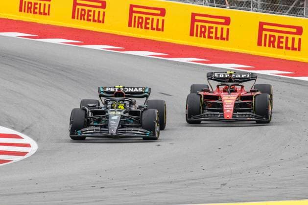 44 HAMILTON Lewis (gbr), Mercedes AMG F1 Team W14, action 55 SAINZ Carlos (spa), Scuderia Ferrari SF-23, action during the Formula 1 AWS Gran Premio de Espana 2023, 7th round of the 2023 Formula One World Championship, WM, Weltmeisterschaft from June 2 to 4, 2023 on the Circuit de Barcelona-Catalunya, in Montmelo, Spain - F1 - SPANISH GRAND PRIX 2023 - RACE DPPI Panoramic 03323010__R3_1422_1_1