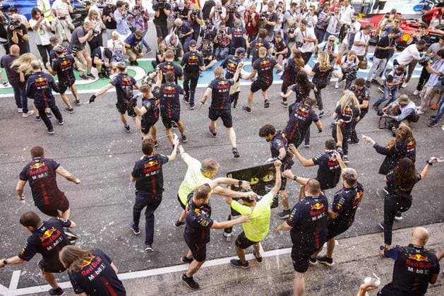 Red Bull Racing celebrations VERSTAPPEN Max (ned), Red Bull Racing RB19, portrait HORNER Christian (gbr), Team Principal of Red Bull Racing, portrait NEWEY Adrian (gbr), Chief Technical Officer of Red Bull Racing, portrait during the Formula 1 AWS Gran Premio de Espana 2023, 7th round of the 2023 Formula One World Championship, WM, Weltmeisterschaft from June 2 to 4, 2023 on the Circuit de Barcelona-Catalunya, in Montmelo, Spain - F1 - SPANISH GRAND PRIX 2023 - RACE DPPI Panoramic _R3_9466