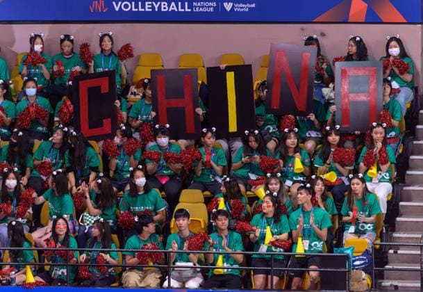 Volleyball, Frauen, FIVB Nations League, China - Kanada June 13, 2023, Hong Kong, Hong Kong SAR, China: FIVB Volleyball nations league Hong Kong 2023, China vs Canada, Hong Kong Coliseum, Hung Hom, Hong Kong, HONG KONG SAR,CHINA. Special supporters brought out to cheer for China. Hong Kong China - ZUMAr144 20230613_zap_r144_020 Copyright: xJaynexRussellx