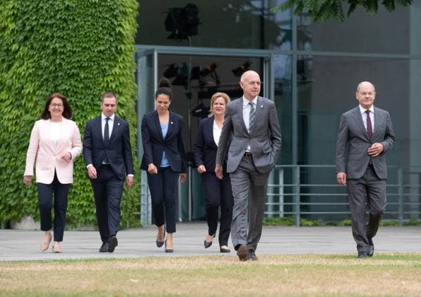 Football, 2022 2023 season, photo session UEFA Euro 2024, f l Heike Ullrich Secretary General of the DFB , Philipp Lahm Tournament Director EURO 2024 , Celia Sasic Integration Ambassador and Special Advisor for EURO 2024 , Federal Minister of the Interior Nancy Faeser Federal Minister of the Interior , Bernd Neuendorf President DFB , Chancellor Olaf Scholz, 14 06 2023, Copyright: xSebastianxRäppold MatthiasxKochx
