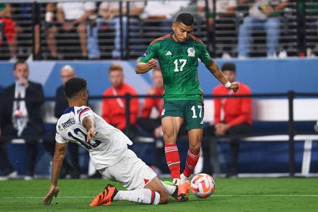 RECORD DATE NOT STATED CONCACAF NATIONS LEAGUE 2022-2023 United States vs Mexico SF (L-R), Miles Robinson of USA and Orbelin Pineda of Mexico during the game United States (USA) vs Mexico (Mexican national team, Nationalteam , corresponding to Semifinals of Final Four of the CONCACAF Nations League 2022-2023, at Allegiant Stadium, on June 15, 2023. <br><br> (I-D), Miles Robinson de USA y Orbelin Pineda de Mexico durante el partido Estados Unidos (EUA) vs Mexico (Seleccion Mexicana), correspondiente a Semifinales del Final Four de la Liga de Naciones CONCACAF 2022-2023, en el Allegiant Stadium, el 15 de junio de 2023. LAS VEGAS NEVADA ESTADOS UNIDOS Copyright: xAdrianxMaciasx 20230615214206_CNL_23_SF_USA_MEX_PINEDA163