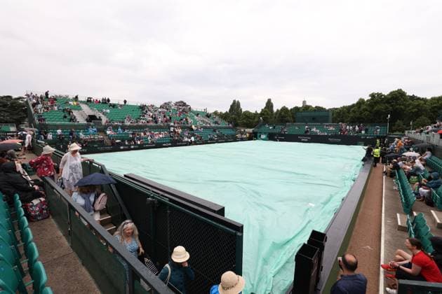 Mandatory Credit: Photo by Ryan Browne Shutterstock (13961299a) Rain spoils play as the covers are brought onto centre court during the Heather Watson of Great Britain in her Semi-final match against Katie Boulter of Great Britain. Rothesay Open, Day Six, Tennis, Nottingham Tennis Centre, Nottingham, UK - 17 Jun 2023 Rothesay Open, Day Six, Tennis, Nottingham Tennis Centre, Nottingham, UK - 17 Jun 2023 Copyright: xRyanxBrowne Shutterstockx 13961299a