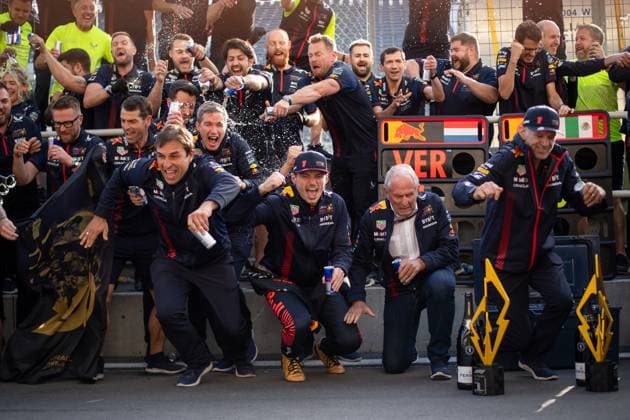 Max Verstappen NED, Oracle Red Bull Racing, 01 and team rejoice over Red Bulls 100 win, CAN, Formula 1 World Championship, Canadian Grand Prix, Circuit de Gilles Villeneuve Montreal, race, 18 06 2023 CAN, Formula 1 World Championship, Canadian Grand Prix, Circuit de Gilles Villeneuve Montreal, race, 18 06 2023 Montreal Copyright: xEibner Memmlerx EP_MMR