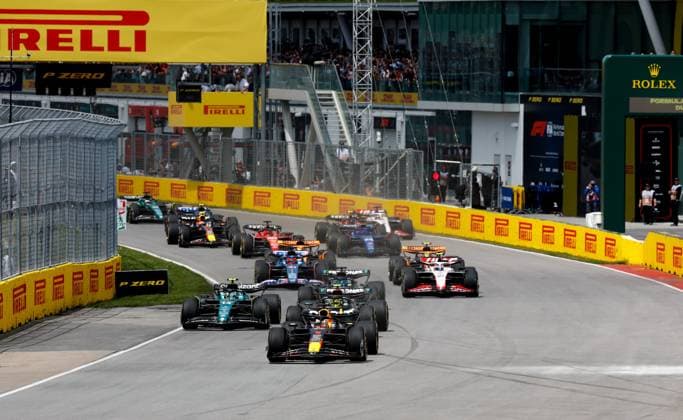 start of the race, depart, 01 VERSTAPPEN Max (nld), Red Bull Racing RB19, action 14 ALONSO Fernando (spa), Aston Martin F1 Team AMR23, action 44 HAMILTON Lewis (gbr), Mercedes AMG F1 Team W14, action during the Formula 1 Pirelli Grand Prix du Canada, 8th round of the 2023 Formula One World Championship, WM, Weltmeisterschaft from June 16 to 18, 2023 on the Circuit Gilles Villeneuve, in Montrà al, Canada - F1 - CANADIAN GRAND PRIX 2023 - RACE DPPI Panoramic 00123021_F12023GP09CAN_JK066060
