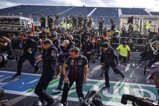 Red Bull s 100th victory celebration WACHE Pierre, Technical Director of Red Bull Racing, portrait VERSTAPPEN Max (ned), Red Bull Racing RB19, portrait MARKO Helmut (aut), Drivers™ Manager of Red Bull Racing, portrait NEWEY Adrian (gbr), Chief Technical Officer of Red Bull Racing, portrait PEREZ Sergio (mex), Red Bull Racing RB19, portrait HORNER Christian (gbr), Team Principal of Red Bull Racing, portrait during the Formula 1 Pirelli Grand Prix du Canada, 8th round of the 2023 Formula One World Championship, WM, Weltmeisterschaft from June 16 to 18, 2023 on the Circuit Gilles Villeneuve, in Montrà al, Canada - F1 - CANADIAN GRAND PRIX 2023 - RACE DPPI Panoramic 00123021__R5_3626