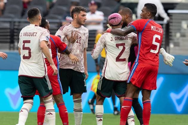 RECORD DATE NOT STATED CONCACAF NATIONS LEAGUE 2022-2023 Panama vs Mexico Third Place (L-R), Santiago Gimenez of Mexico and Roderick Miller of Panama during the game Panama vs Mexico (Mexican national team, Nationalteam , corresponding to Third Place of Final Four of the CONCACAF Nations League 2022-2023, at Allegiant Stadium, on June 18, 2023. <br><br> (I-D), Santiago Gimenez de Mexico y Roderick Miller de Panama durante el partido Panama vs Mexico (Seleccion Mexicana), correspondiente por el Tercer Lugar de la Final Four de la Liga de Naciones CONCACAF 2022-2023, en el Allegiant Stadium, el 18 de junio de 2023. LAS VEGAS NEVADA ESTADOS UNIDOS Copyright: xDavidxLeahx 20230618174300_CNL_23_3RD_PAN_MEX_GIMENEZ231