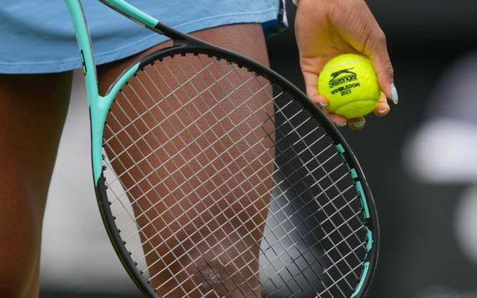 Sport Bilder des Tages Mandatory Credit: Photo by Dave Shopland Shutterstock (13984800r) Wimbledon Slazenger 2023 Tennis Ball Rothesay International Eastbourne, Tennis, Day Four, Devonshire Park, Eastbourne, UK - 29 Jun 2023 Rothesay International Eastbourne, Tennis, Day Four, Devonshire Park, Eastbourne, UK - 29 Jun 2023 Copyright: xDavexShopland Shutterstockx 13984800r