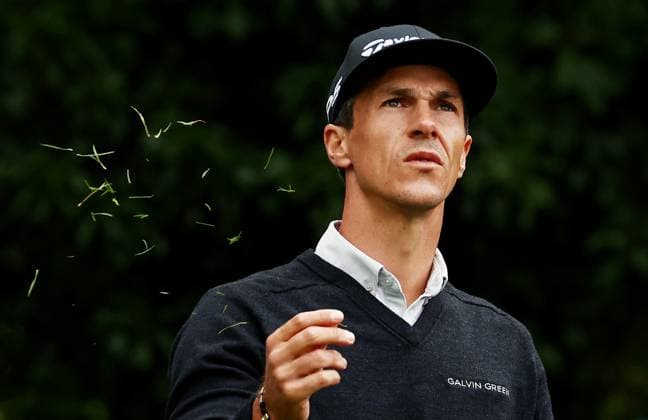 Sport Bilder des Tages Mandatory Credit: Photo by James Marsh Shutterstock (13987422ab) Thorbjorn Olesen of Denmark checks the wind during his round. Betfred British Masters, Day Two, Golf, The Belfry Golf Club, Sutton Coldfield, UK - 30 Jun 2023 Betfred British Masters, Day Two, Golf, The Belfry Golf Club, Sutton Coldfield, UK - 30 Jun 2023 Copyright: xJamesxMarsh Shutterstockx 13987422ab