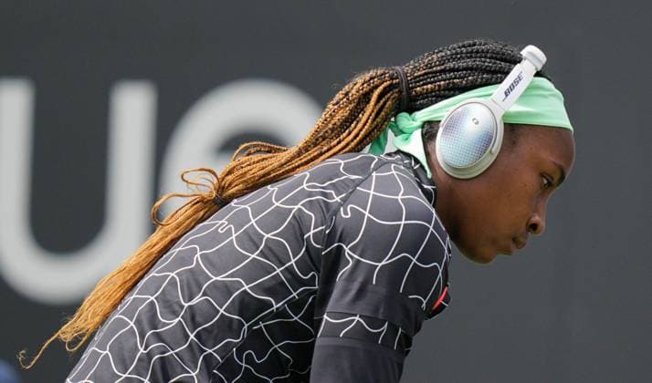Mandatory Credit: Photo by Dave Shopland Shutterstock (13984801n) USA s Coco Gauff arrives on Court for her semi Final wearing BOSE Headset Rothesay International Eastbourne, Tennis, Day Five, Devonshire Park, Eastbourne, UK - 30 Jun 2023 Rothesay International Eastbourne, Tennis, Day Five, Devonshire Park, Eastbourne, UK - 30 Jun 2023 Copyright: xDavexShopland Shutterstockx 13984801n
