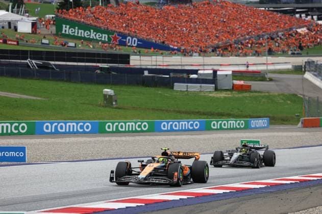 04 NORRIS Lando (gbr), McLaren F1 Team MCL60, action 44 HAMILTON Lewis (gbr), Mercedes AMG F1 Team W14, action during the 2023 Formula 1 Rolex Grosser Preis von Osterreich, 2023 Austrian Grand Prix, 9th round of the 2023 Formula One World Championship, WM, Weltmeisterschaft from June 30 to July 2, 2023 on the Red Bull Ring, in Spielberg, Austria - F1 - AUSTRIAN GRAND PRIX 2023 - RACE DPPI Panoramic GOOD5235 copie