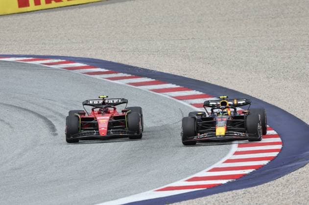 11 PEREZ Sergio (mex), Red Bull Racing RB19, action 55 SAINZ Carlos (spa), Scuderia Ferrari SF-23, action during the 2023 Formula 1 Rolex Grosser Preis von Osterreich, 2023 Austrian Grand Prix, 9th round of the 2023 Formula One World Championship, WM, Weltmeisterschaft from June 30 to July 2, 2023 on the Red Bull Ring, in Spielberg, Austria - F1 - AUSTRIAN GRAND PRIX 2023 - RACE DPPI Panoramic G0OD5936 copie