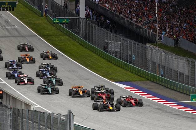 Start of the race: 01 VERSTAPPEN Max (nld), Red Bull Racing RB19, 16 LECLERC Charles (mco), Scuderia Ferrari SF-23, 55 SAINZ Carlos (spa), Scuderia Ferrari SF-23, 04 NORRIS Lando (gbr), McLaren F1 Team MCL60, action during the 2023 Formula 1 Rolex Grosser Preis von Osterreich, 2023 Austrian Grand Prix, 9th round of the 2023 Formula One World Championship, WM, Weltmeisterschaft from June 30 to July 2, 2023 on the Red Bull Ring, in Spielberg, Austria - F1 - AUSTRIAN GRAND PRIX 2023 - RACE DPPI Panoramic F12023GP10AUT_JT12614