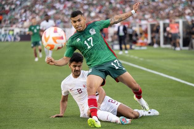 RECORD DATE NOT STATED 2023 CONCACAF Gold Cup Mexico vs Qatar (L-R), Ahmed Suhail of Qatar and Orbelin Pineda of Mexico during the game Mexico (Mexican national team, Nationalteam vs Qatar, corresponding to group B of the CONCACAF Gold Cup 2023, at Levis Stadium, on July 02, 2023. <br><br> (I-D), Ahmed Suhail de Qatar y Orbelin Pineda de Mexico durante el partido Mexico (Seleccion Nacional de Mexico) vs Qatar, correspondiente al grupo B de la Copa Oro de la CONCACAF 2023, en el Levis Stadium, el 02 de Julio de 2023. SANTA CLARA CALIFORNIA ESTADOS UNIDOS Copyright: xDavidxLeahx 20230702205650_CGC_GB_MEX_QAT_PINEDA44