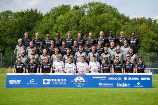 SC Paderborn 07 2 BL, portrait date 2023 2024, team photo, top row Dawyn Paul Donner, Jasper van der Werff, Visar Musliu, Kimberly Ezekwem, Maximilian Rohr, Tobias Müller, Jannis Heuer, Kai Klefisch, Ilyas Ansah, Felix Platte, Adriano Grimaldi Second row team doctor Dr Hans Walter Hemmen, Team doctor Dr Matthias Porsch, Richmond Tachie, Marcel Hoffmeier, Max Kruse, Robert Leipertz, David Kinsombi, Sebastian Klaas, Team doctor Karl Friedrich Schünemann, Team doctor Dr Lutz Mahlke Third row Supervisor Michael Heppner, Physiotherapist Jakob Haunerland, Physiotherapist Robert Wezorke, Physiotherapist Jörg Liebeck, Athletic Trainer Andrà Filipovic, Rehab Trainer Nils Vogt, Goalkeeper Trainer Nico Burchert, Co Trainer Uwe Hünemeier, Co Trainer Frank Kaspari, Head coach Lukas Kwasniok Bottom row Marco Schuster, Mattes Hansen, Laurin Curda, Florian Pruhs, Jannik Huth, Pelle Boevink, Arne Schulz, Sirlord Conteh, Florent Muslija, Niclas Nadj, Marcel Mehlem Missing Justus Henke, Raphael Obermair, Jesse Edem Tugbenyo, Video Analyst Eduard Schmidt Copyright: xNeundorf Kirchner-Mediax