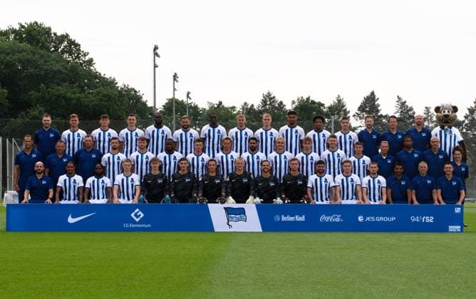 Hertha BSC 2 Bundesliga, portrait date 2023 2024, team photo, hi row v li game analyst Etienne Dzwonkowsky Hertha BSC , Florian Niederlechner Hertha BSC , Fabian Reese Hertha BSC , Filip Uremovic Hertha BSC , Wilfried Kanga Hertha BSC , Lucas Tousart Hertha BSC , Kelian Nsona Hertha BSC , Marton Dardai Hertha BSC , Tony Rölke Hertha BSC , Joel da Silva Kiala Hertha BSC , Jessic Ngankam Hertha BSC , Ibrahim Maza Hertha BSC , Athletic trainer Hendrik Vieth Hertha BSC , Athletic trainer Henrik Kuchno Hertha BSC , Game analyst Gabor Ruhr Hertha BSC , Mascot Herthinho mi row from left Co coach Tamas Bodog Hertha BSC , Coach Pal Dardai Hertha BSC , Goalkeeper coach Andreas Menger Hertha BSC , Mesut Kesik Hertha BSC , Pascal Klemens Hertha BSC , Myziane Maolida Hertha BSC , Krzysztof Piatek Hertha BSC , Derry Scherhant Hertha BSC , Tolga Cigerci Hertha BSC , Marc Oliver Kempf Hertha BSC , Veit Stange Hertha BSC , Linus Gechter Hertha BSC , Gustav Christensen Hertha BSC , Physiotherapist Jürgen Lange Hertha BSC , Physiotherapist Frederick Syna Hertha BSC , Zeugwart Hendrik Herzog Hertha BSC , physiotherapist Anne Kaube Hertha BSC bottom row from left Co coach Admir Hamzagic Hertha BSC , Jeremy Dudziak Hertha BSC , Deyovaisio Zeefuik Hertha BSC , Julian Eitschberger Hertha BSC , Goalkeeper Tim Goller Hertha BSC , Goalkeeper Robert Kwasigroch Hertha BSC , Goalkeeper Alexander Schwolow Hertha BSC , Goalkeeper Oliver Christensen Hertha BSC , Goalkeeper Marius Gersbeck Hertha BSC , Goalkeeper Tjark Ernst Hertha BSC , Marco Richter Hertha BSC , Marten Winkler Hertha BSC , Jonjoe Kenny Hertha BSC , Head of Team Management Sami Allagui Hertha BSC , Witness Robert Abramczyk Hertha BSC , Team Manager Maximilian F Copyright: xSebastianxRäppold MatthiasxKochx