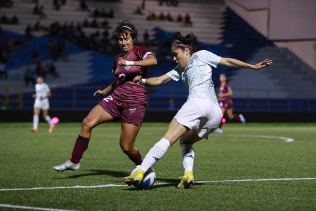 RECORD DATE NOT STATED JCC San Salvador 2023 Venezuela 1-2 Mexico Final Gold Medal (L-R), Veronica Herrera of Venezuela and Lizbeth Ovalle of Mexico during the game Venezuela vs Mexico (Mexican national team, Nationalteam , corresponding to Final Gold Medal of Womens Soccer at the Central American and Caribbean Games San Salvador 2023, at Las Delicias National Stadium, on July 07, 2023. <br><br> (I-D), Veronica Herrera de Venezuela y Lizbeth Ovalle de Mexico durante el partido Venezuela vs Mexico (Seleccion Mexicana), correspondiente a Final por Medalla de Oro del Futbol Femenino en los Juegos Centroamericanos y del Caribe San Salvador 2023, en el Estadio Nacional Las Delicias, el 07 de Julio de 2023. SAN SALVADOR SAN SALVADOR EL SALVADOR Copyright: xUlisesxNaranjox 20230707205548_JCC_23_W_VEN_MEX_OVALLE16