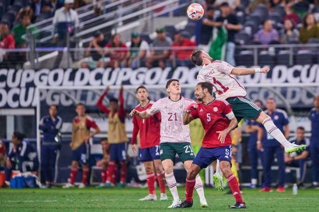 RECORD DATE NOT STATED 2023 CONCACAF Gold Cup Mexico vs Costa Rica CF (L-R), Celso Borges of Costa Rica and Santiago Gimenez of Mexico during the game Mexico (Mexican national team, Nationalteam vs Costa Rica, corresponding to Quarterfinals of the CONCACAF Gold Cup 2023, at AT-T Stadium, on July 08, 2023. <br><br> (I-D), Celso Borges de Costa Rica y Santiago Gimenez de Mexico durante el partido Mexico (Seleccion Nacional Mexicana) vs Costa Rica, correspondiente a cuartos de Final de la Copa Oro de la CONCACAF 2023, en el AT-T Stadium, el 08 de Julio de 2023. ARLINGTON TEXAS ESTADOS UNIDOS Copyright: xCristianxdexMarchenax 20230708231114_CGC_CF_MEX_CRC_GIMENEZ307